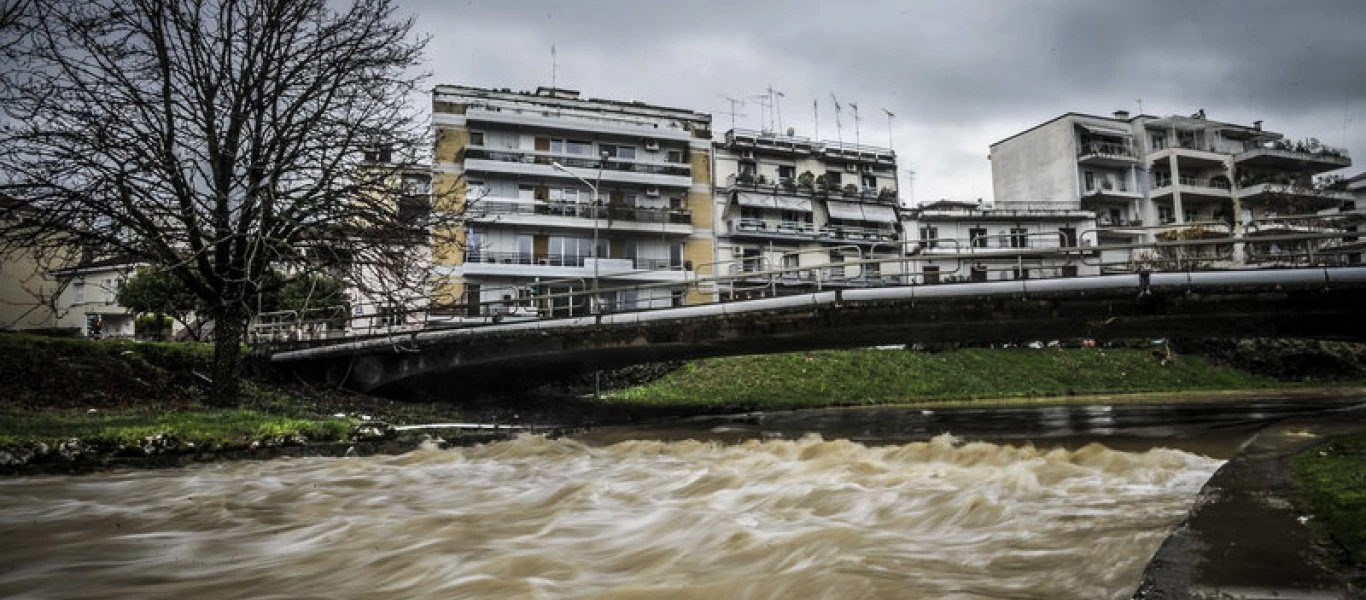 Τρίκαλα: Υπερχείλισε ο ποταμός Ληθαίος (φωτό)